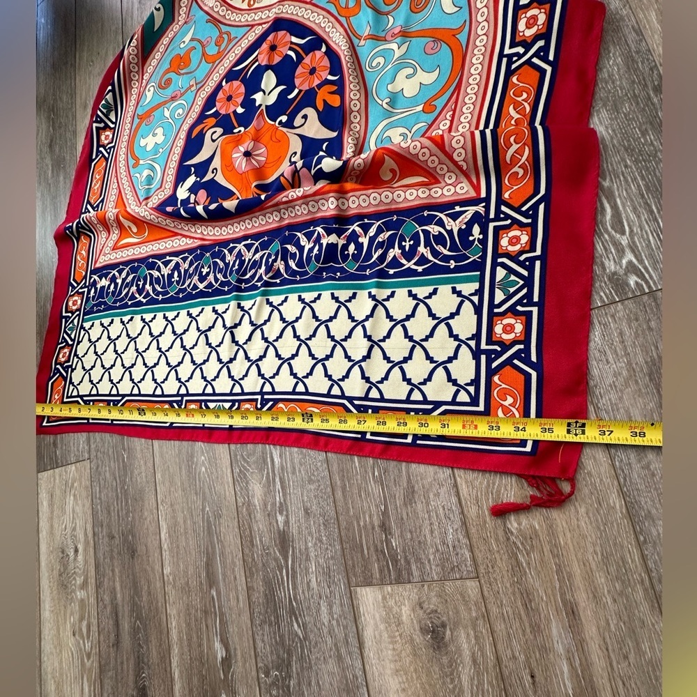🛍️ large multi color scarf 🧣 it’s beautiful. - Picture 5 of 9